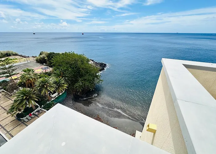 Pambnb - Modern Beachfront Apartment Hideaway