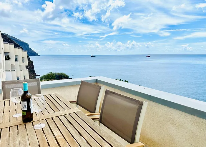 Pambnb - Modern Beachfront Apartment Hideaway