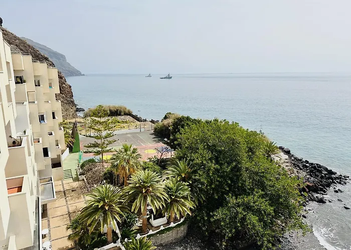 Pambnb - Modern Beachfront Apartment Hideaway