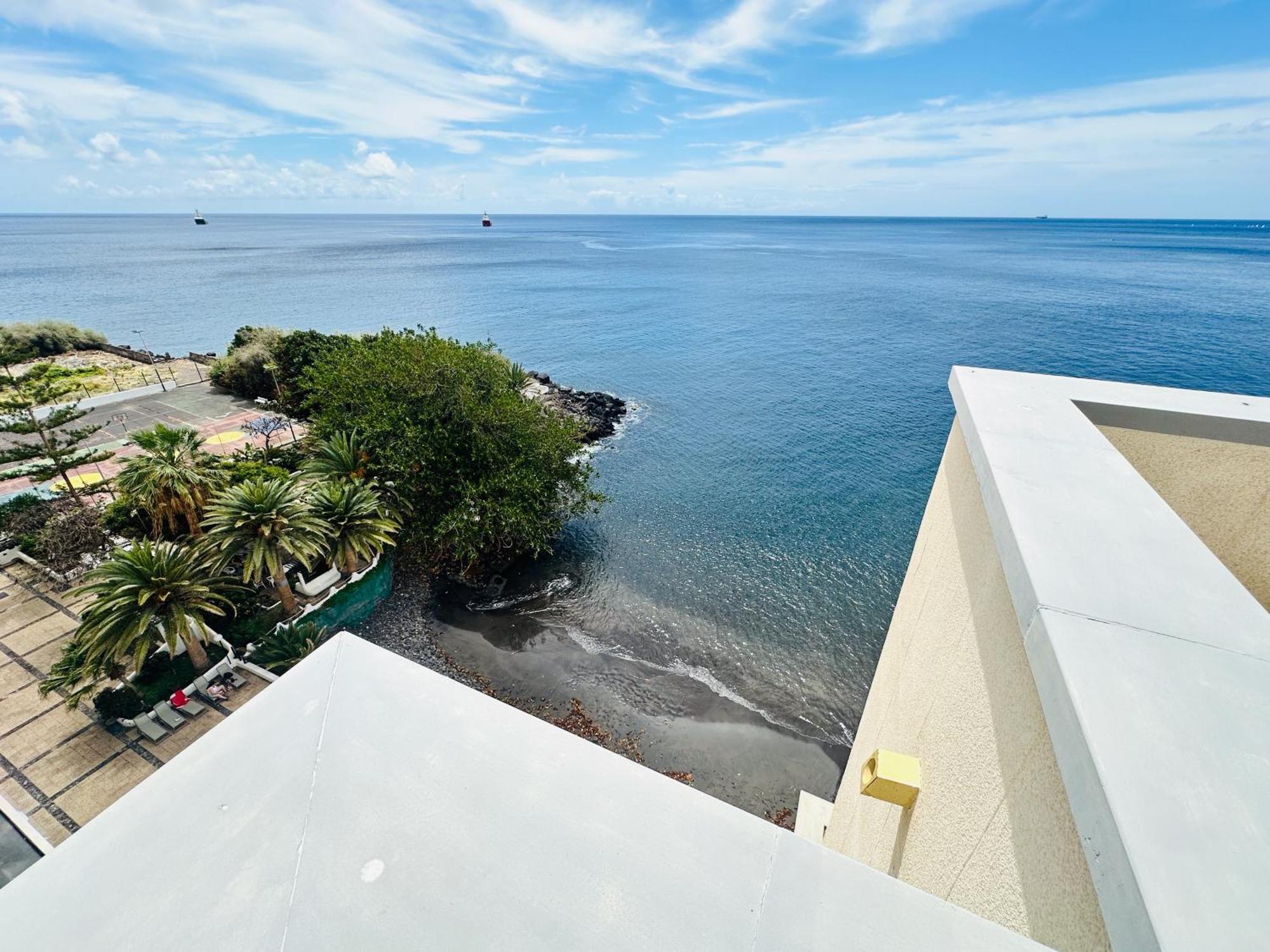 Apartment Pambnb - Modern Beachfront Hideaway *